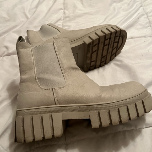 MIA Lug Boot - Picture 2 of 4